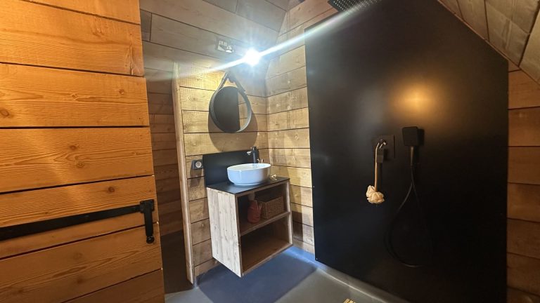 salle-de-bain-chalet-a-frame-mobile