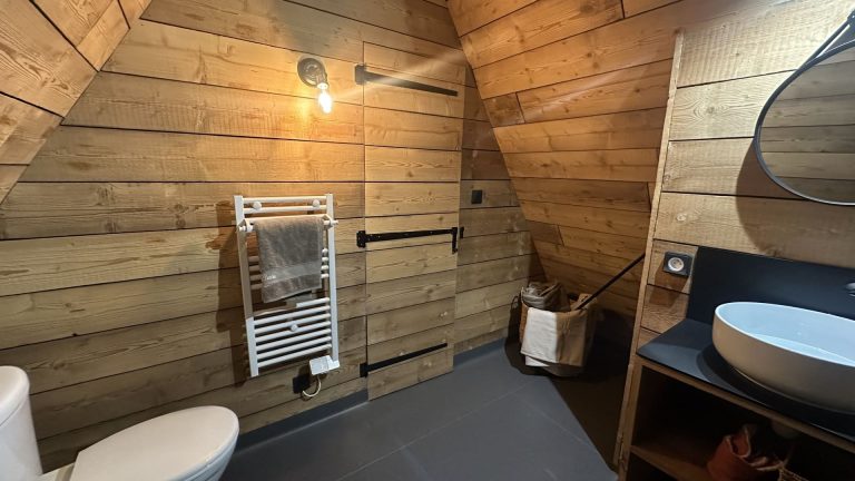 salle-de-bain-chalet-a-frame-mobile